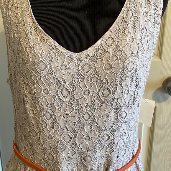 NWT Adorable size XL taupe colored dress with belt - Picture 2 of 3